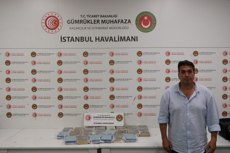 206 milyonluk kokain operasyonunda film gibi olay: Pilot kıyafetli kurye her yerde aranıyor