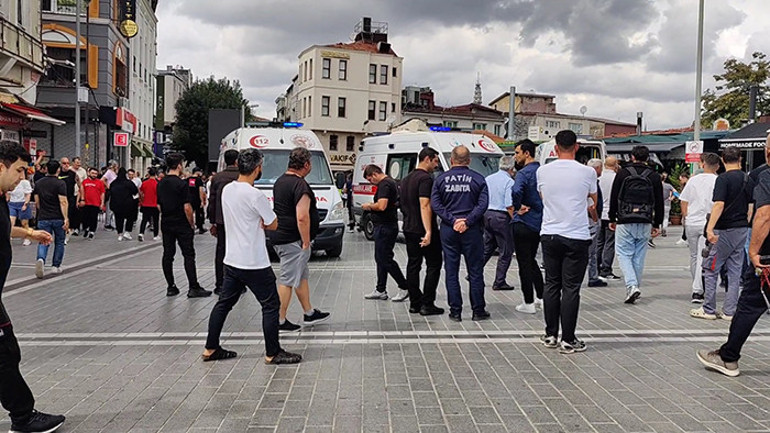Fatih’te döviz bürosunda silahlı kavga: 2 kişi hayatını kaybetti, yaralılar var