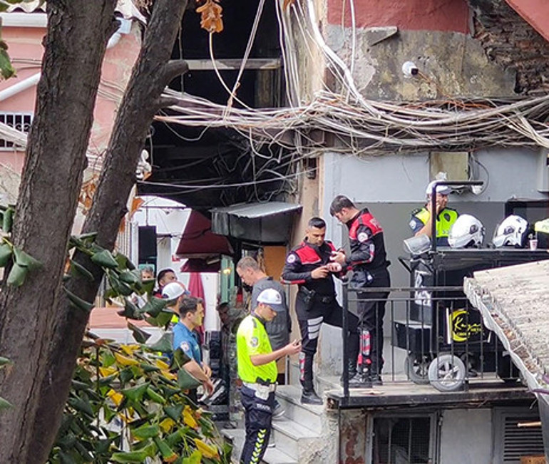 Fatih’te döviz bürosunda silahlı kavga: 2 kişi hayatını kaybetti, yaralılar var