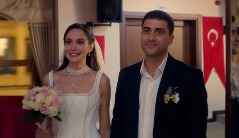 Simay ile Mehmet nikah masasında... Aşk kazanacak mı