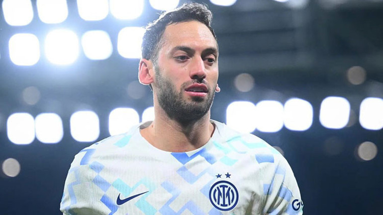 Hakan Çalhanoğlunun Inter görüşmelerinde dikkat çeken detay Sakatlık, göz önünde bulundurulacak
