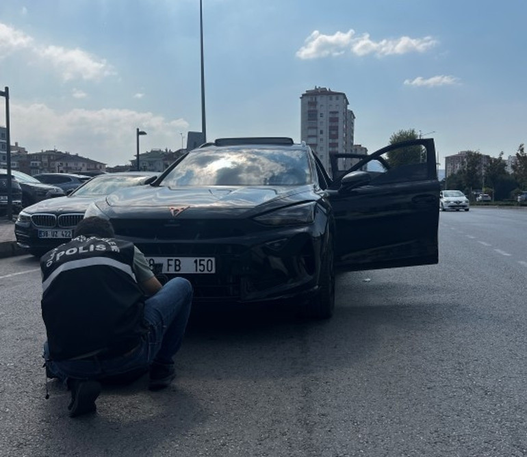 4 çocuk, anahtarı üzerinde unutulan aracı çaldı