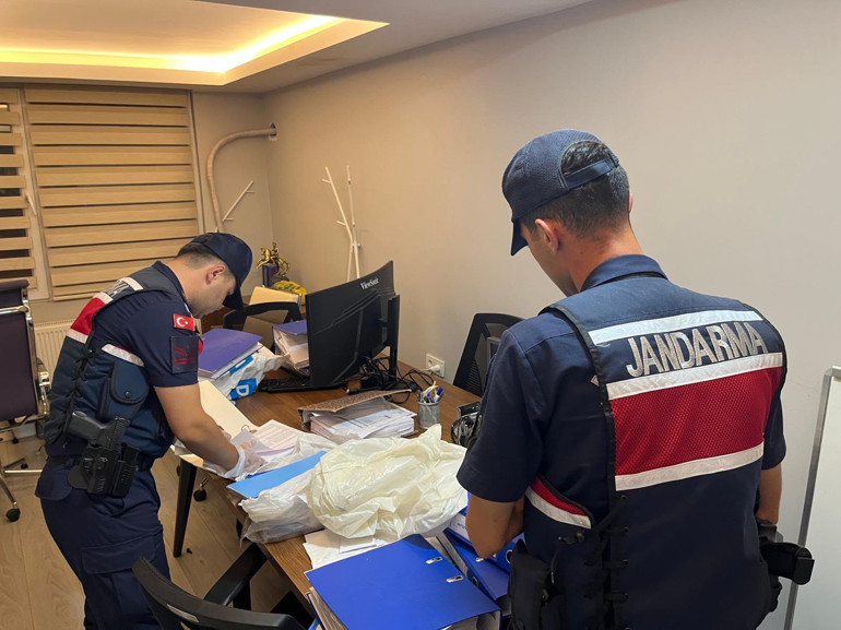 MİTten yasa dışı veri sorgulama operasyonu: 5 gözaltı