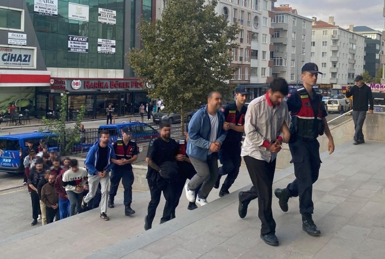 2,3 milyar liralık yasa dışı bahis vurgununa jandarma darbesi: 14 şüpheli adliyede