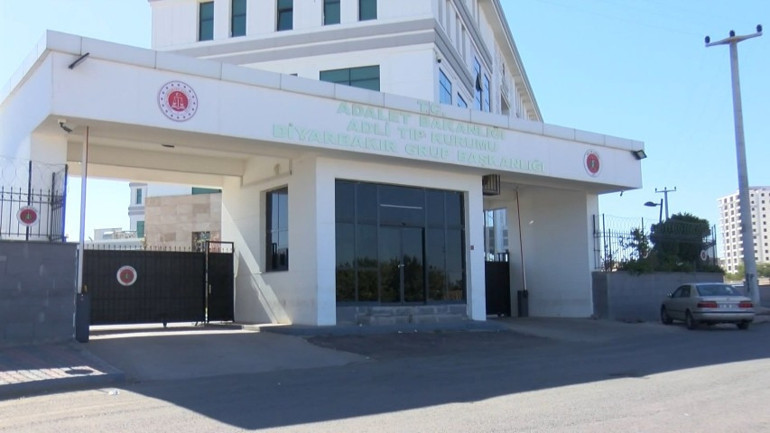 Diyarbakırda dehşet: Boşandığı kadını katledip polisten kaçarken intihar etti