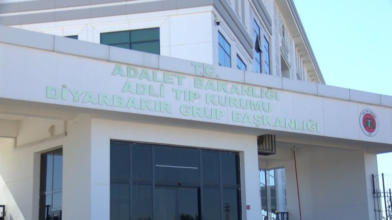 Diyarbakırda dehşet: Boşandığı kadını katledip polisten kaçarken intihar etti