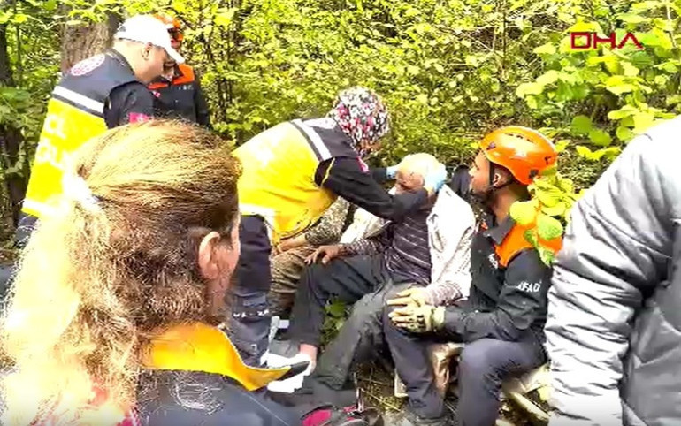 Konyada 2 gündür haber alınamayan yaşlı çift ormanda mahsur halde bulundu
