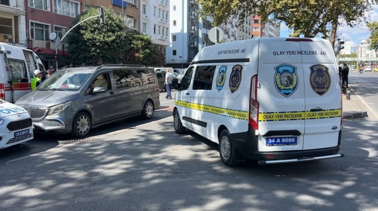 İstanbulda feci kaza: Kırmızı ışığı fark etmeyen genç hayatını kaybetti