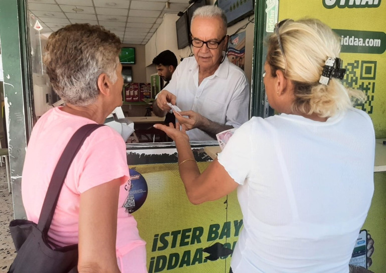 674 milyonluk ikramiye heyecanı: Bayilerde yoğunluk yaşanıyor