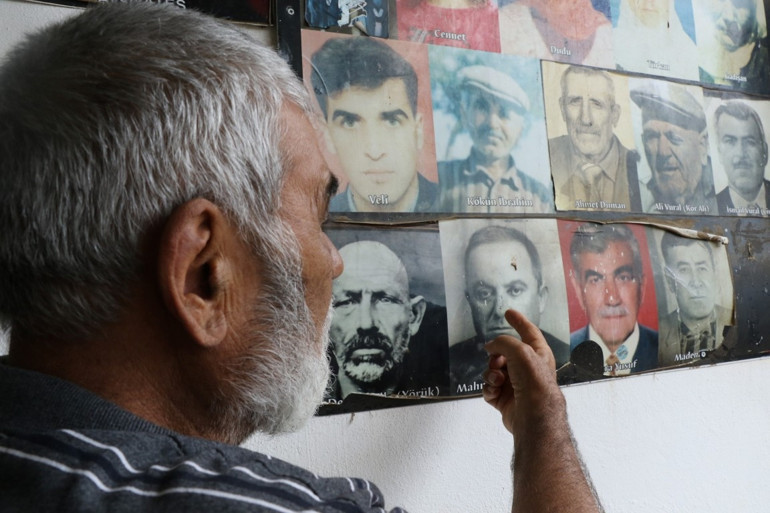 Köyde ilginç duvar: Görenler Allah rahmet eylesin diyor