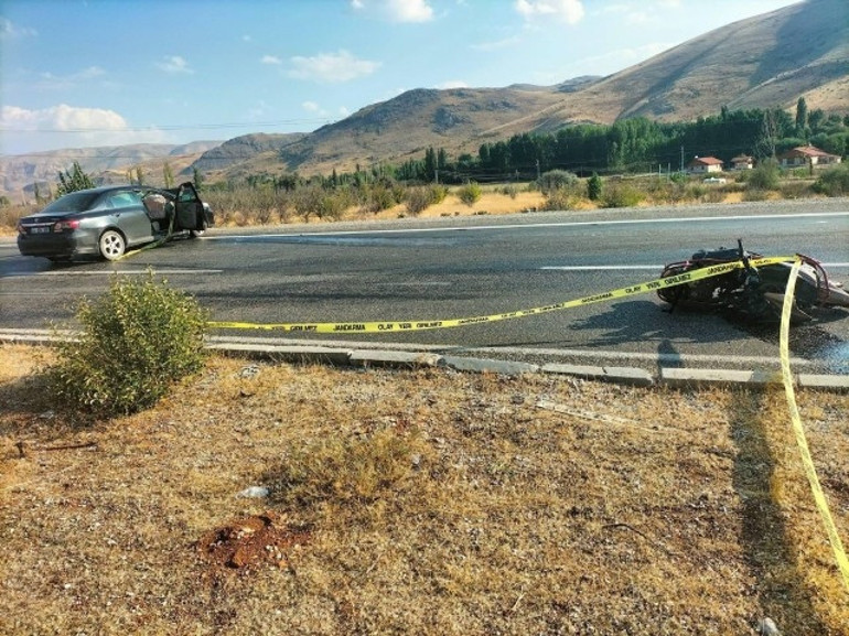 Malatya’da otomobil ile çarpışan motosikletin sürücüsü öldü