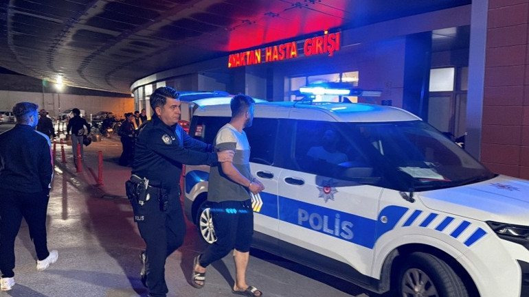 Eskişehirde kocasının zorla tuttuğu araçtan atlayan kadın hastanelik oldu