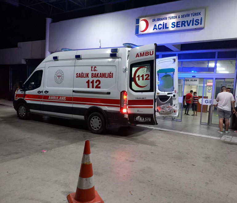 Bisikletiyle park halindeki minibüse çarpan 16 yaşındaki çocuk hayatını kaybetti