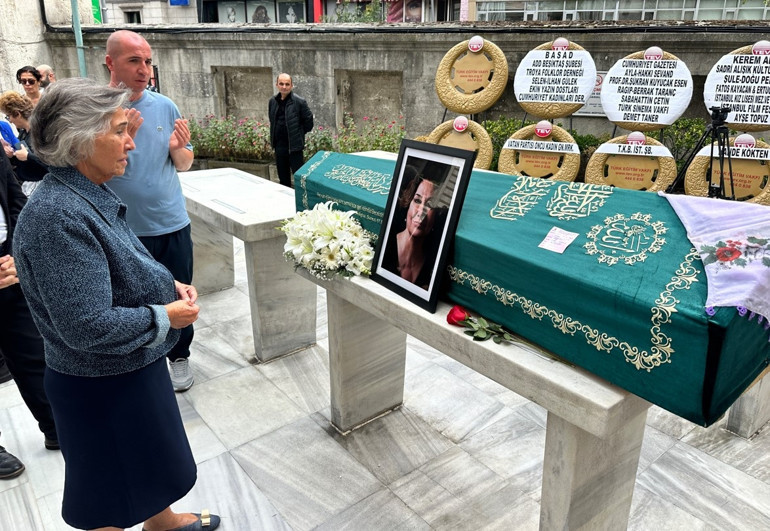 Usta oyuncu Gülsen Tuncere veda