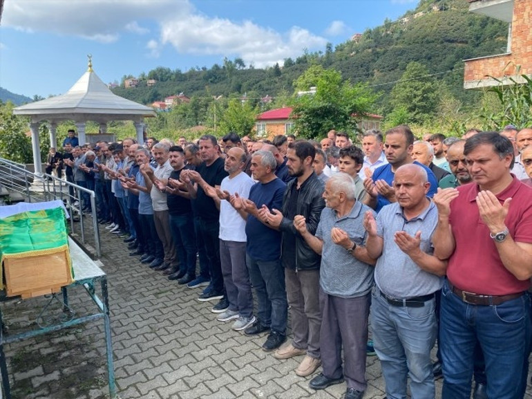 Menfeze düşerek hayatını kaybeden çocuk toprağa verildi