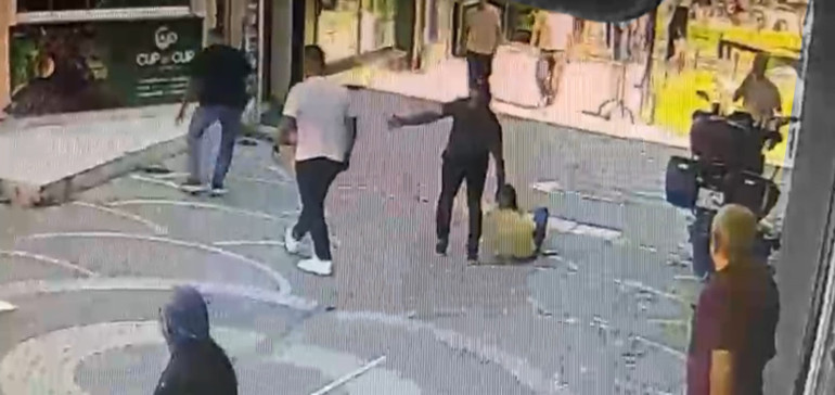 Belediyenin fen işleri müdürü ile mimarın kavgası kamerada: Tekme ve yumruklarla darbedildi