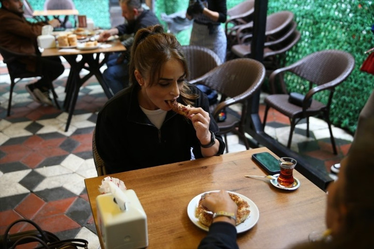 Ordulu fırıncı simide kattı