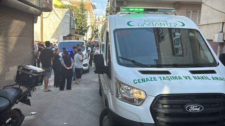 Gaziantepte kan donduran olay: Evde eşini öldürdü, sokağa çıkıp rastgele ateş açtı 4 yaralı