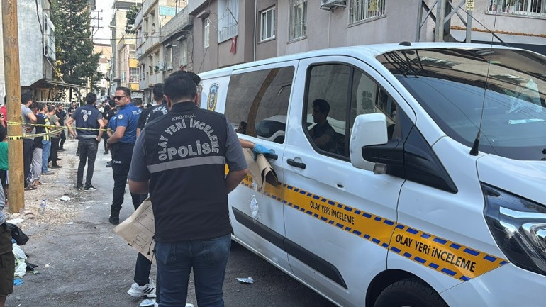 Gaziantepte kan donduran olay: Evde eşini öldürdü, sokağa çıkıp rastgele ateş açtı 4 yaralı