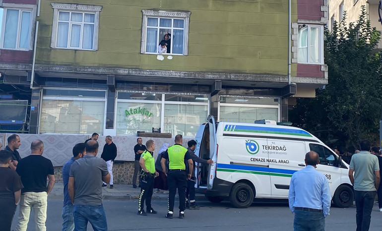 Eşini öldürüp sabaha kadar başında bekledi Evlada en acı telefon: Annenizi öldürdüm