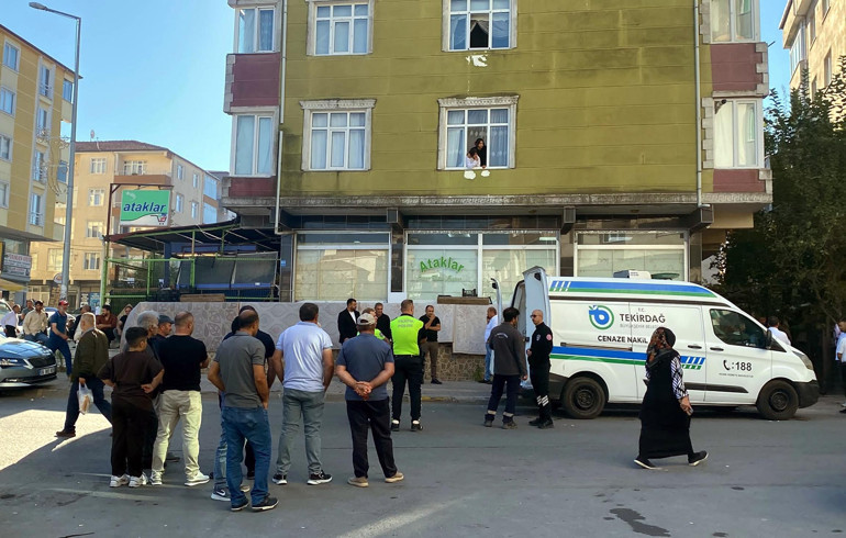 Eşini öldürüp sabaha kadar başında bekledi Evlada en acı telefon: Annenizi öldürdüm