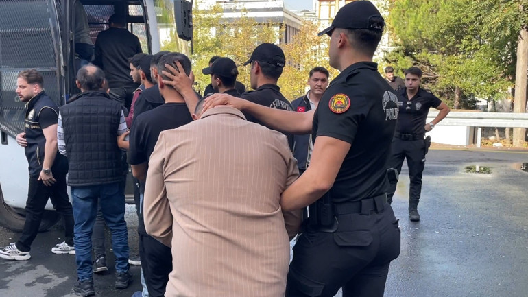 Ağır hasarlı araçları change yapıp satan şebeke çökertildi: 16 gözaltı