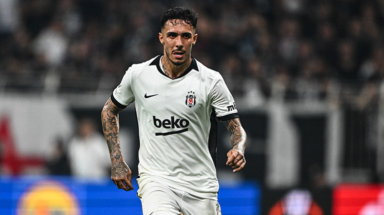 Premier Lig ekiplerinden Beşiktaşın iki yıldızına kanca