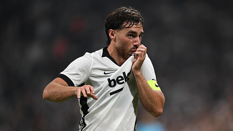 Premier Lig ekiplerinden Beşiktaşın iki yıldızına kanca
