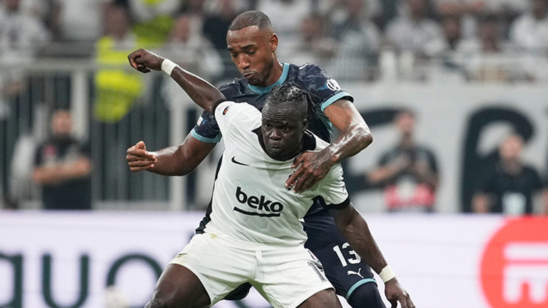 Premier Lig ekiplerinden Beşiktaşın iki yıldızına kanca
