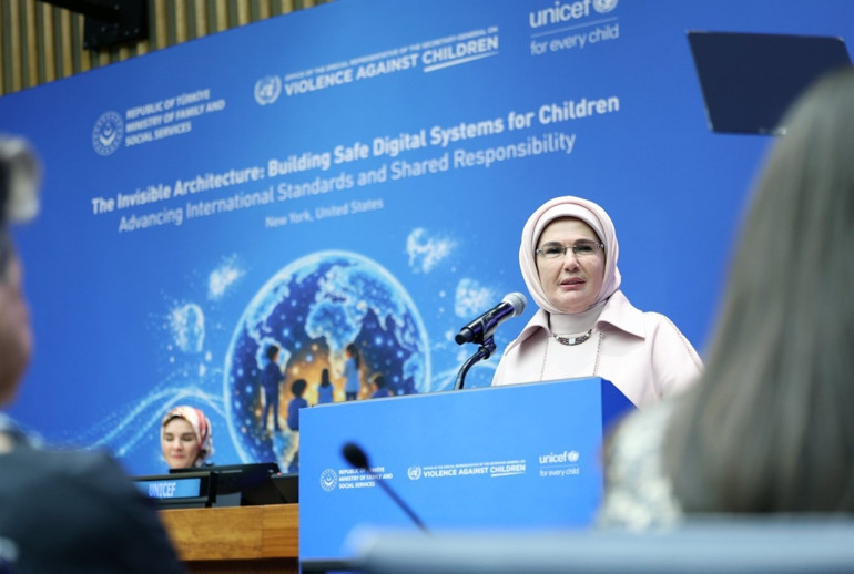 Emine Erdoğan: Çocuklar, kullanıcı profiline indirgenmiş bir hedef kitleye dönüştürüldü