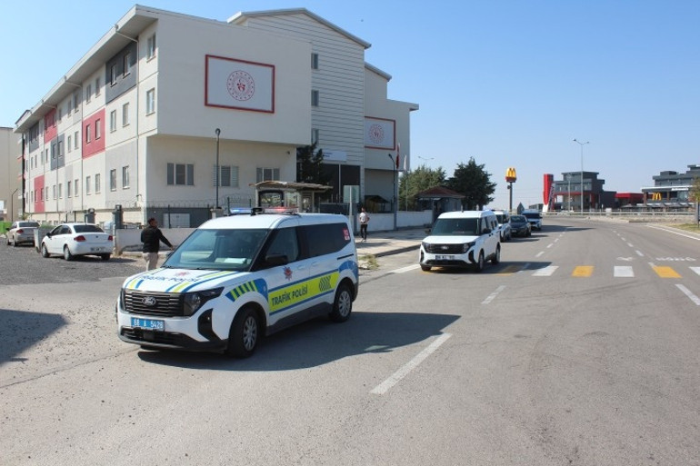 Aksarayda yolcu alma kavgasında silah sesini duyan şoför kalp krizi geçirdi