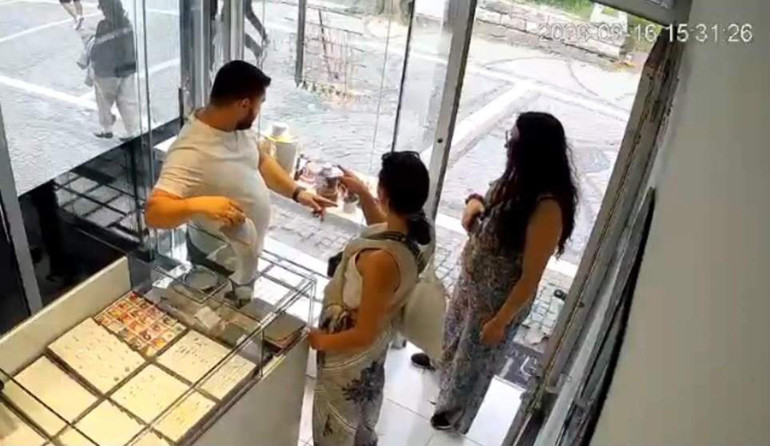 Biri pazarlık yaptı diğeri çaldı