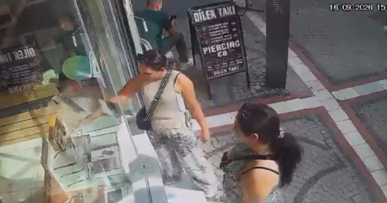 Bulgar iki kadından pes dedirten yöntemle vurgun: Biri pazarlık yaptı diğeri çaldı