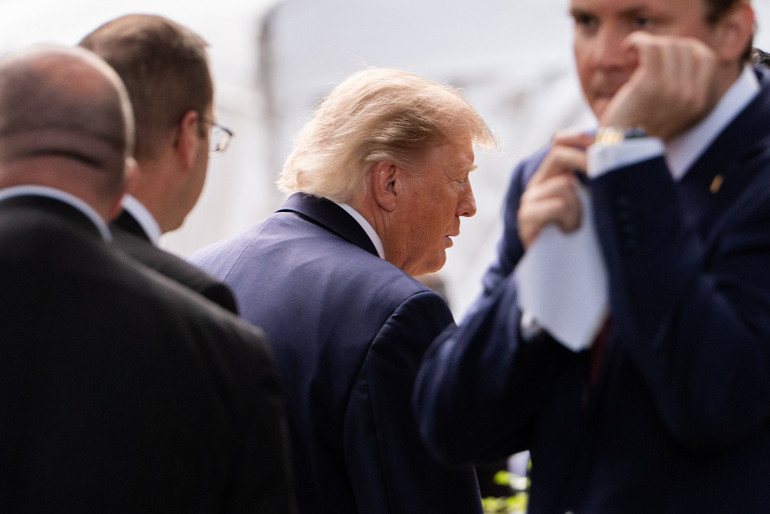 Trump ile Macrondan dünyayı şaşırtan poz