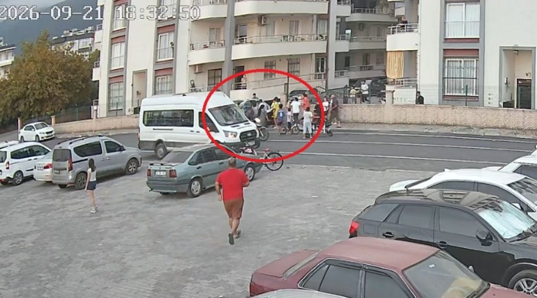 Hatay’da geri manevra yapan otomobilin altında kalan 4 yaşındaki çocuk ağır yaralandı