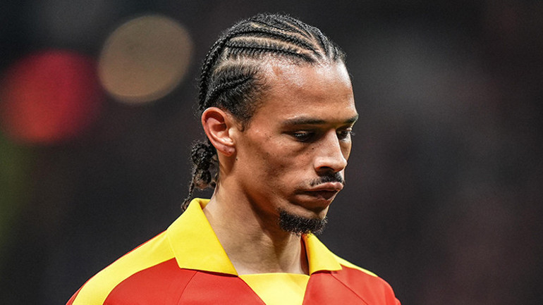 Galatasarayın yıldızı, Hollandalı futbol efsanesini kızdırdı: Mbappenin kalitesine sahip ama korkak gibi oynadığı için bunu gösteremiyor