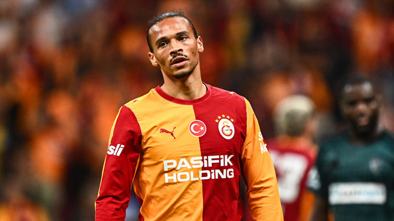 Galatasarayın yıldızı, Hollandalı futbol efsanesini kızdırdı: Mbappenin kalitesine sahip ama korkak gibi oynadığı için bunu gösteremiyor