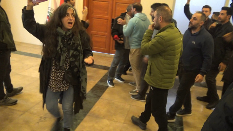 Dilovasındaki fabrika yangını davasında keşif gerginliği: Taraflar birbirine girdi