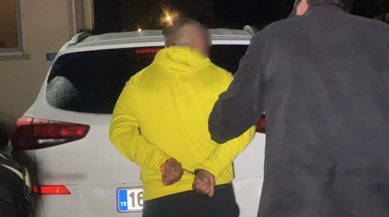 Polis kurşununa ve ihtarına aldırmadı: 40 kilometre kaçan 200 promil alkollü sürücü kelepçelendi