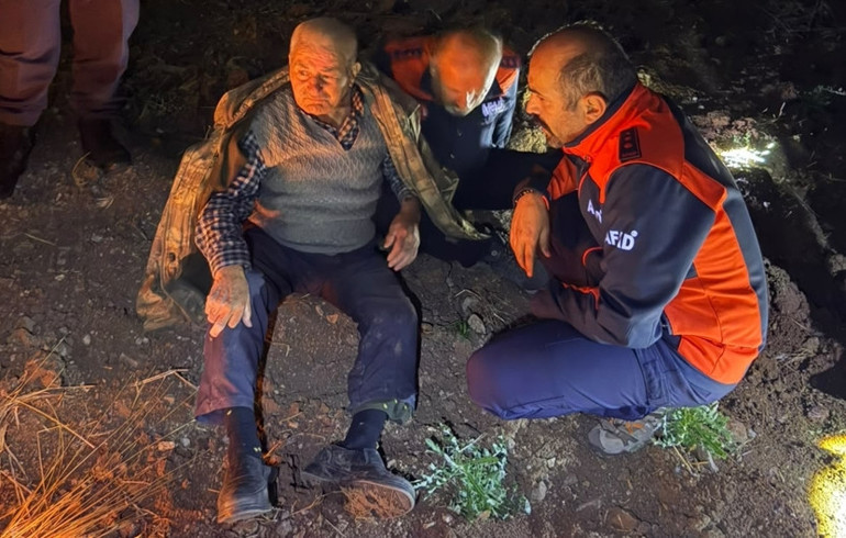 Endişe dolu saatler: Kaybolan yaşlı adam dağda uyurken bulundu