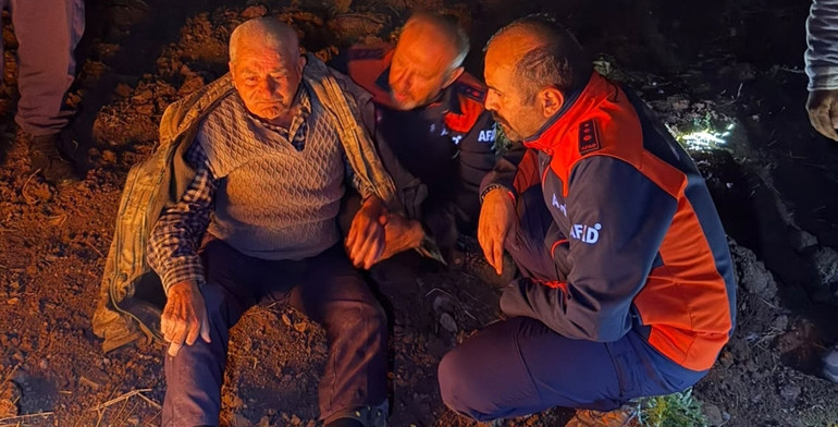 Endişe dolu saatler: Kaybolan yaşlı adam dağda uyurken bulundu