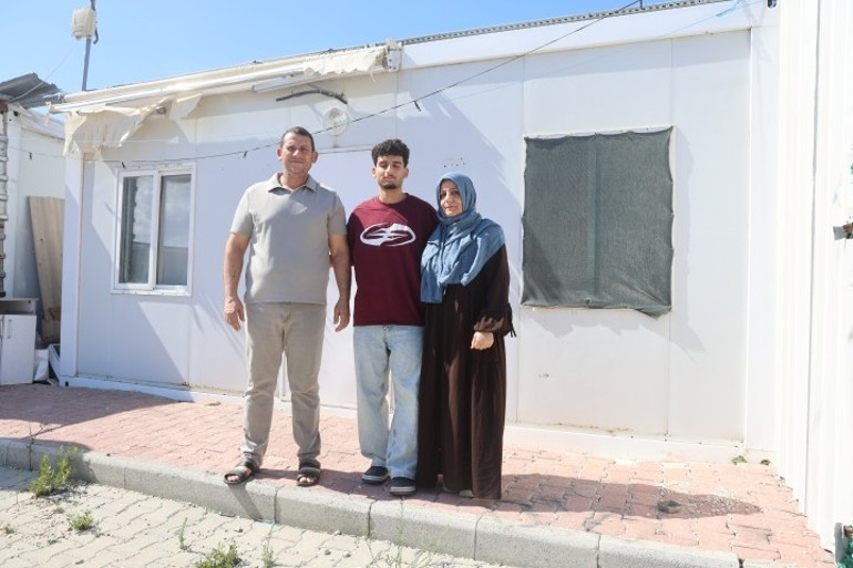 Depremzede Hasanın imkansızlıkları yenen büyük başarı hikayesi: Konteynerden tıp fakültesine
