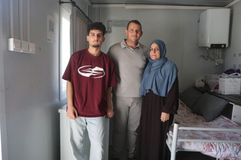 Depremzede Hasanın imkansızlıkları yenen büyük başarı hikayesi: Konteynerden tıp fakültesine