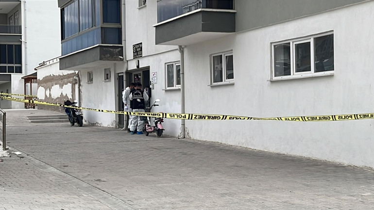 Karamanda korkunç olay: Boşanma aşamasındaki çift, evlerinde ölü bulundu Ekipler Siyanür var, girmeyin notuyla karşılaştı