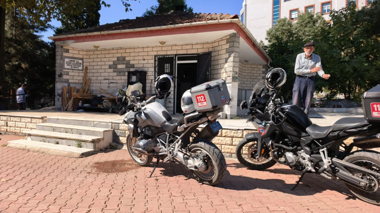 Bursa’da mezarlıkta balta savaşı: Husumetlisini başından yaraladı
