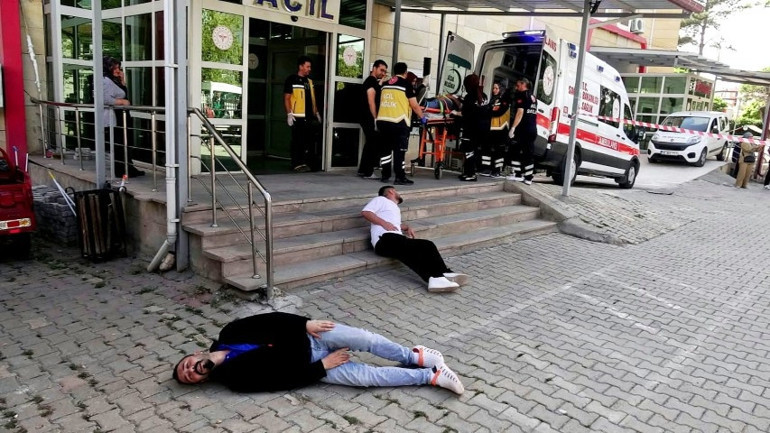 Mahalle muhtarı olaya müdahale etmeye çalıştı