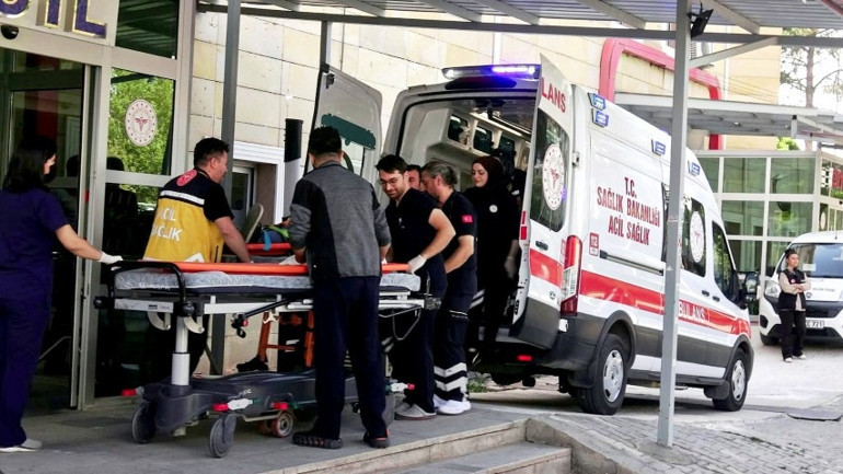 Mahalle muhtarı olaya müdahale etmeye çalıştı