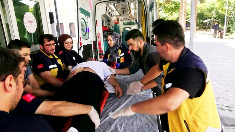 Mahalle muhtarı olaya müdahale etmeye çalıştı
