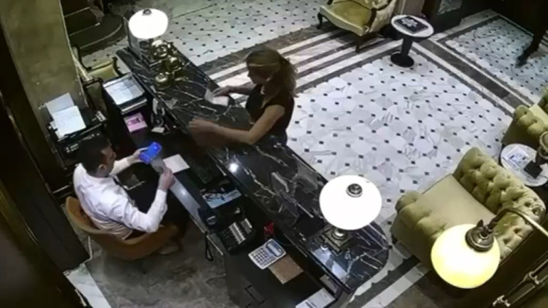 1 milyon dolarlık vurgun Çalıştıkları 5 yıldızlı oteli soyup butik otel almışlar... Paraları çaldıkları anlar kamerada