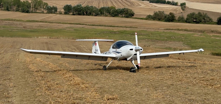 Tekirdağda eğitim uçağı tarlaya zorunlu iniş yaptı: Pilotların durumu iyi